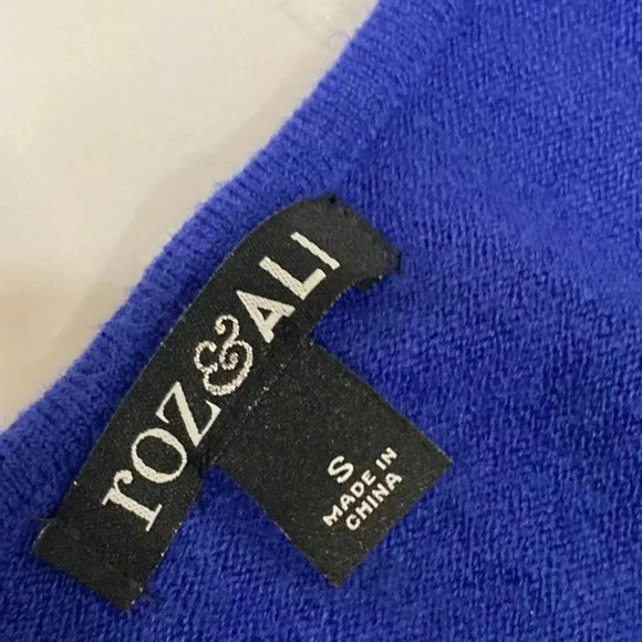 Roz & Ali cold shoulder sweater - Picture 5 of 7